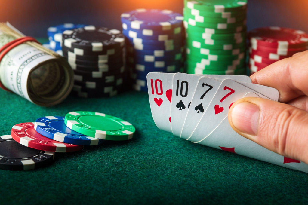 How to Play Omaha Poker
