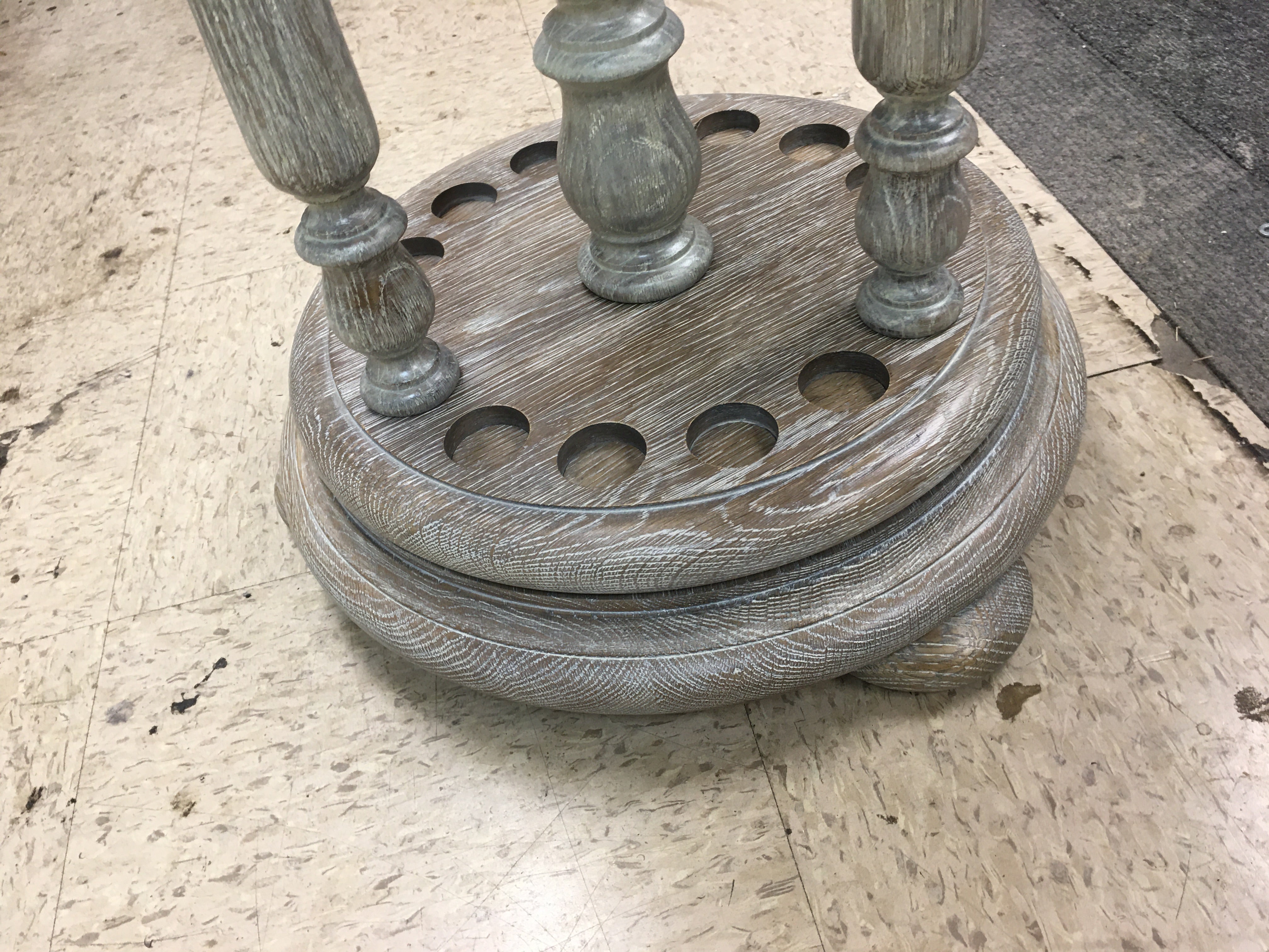 English Rotating Floor Rack | Blatt Billiards